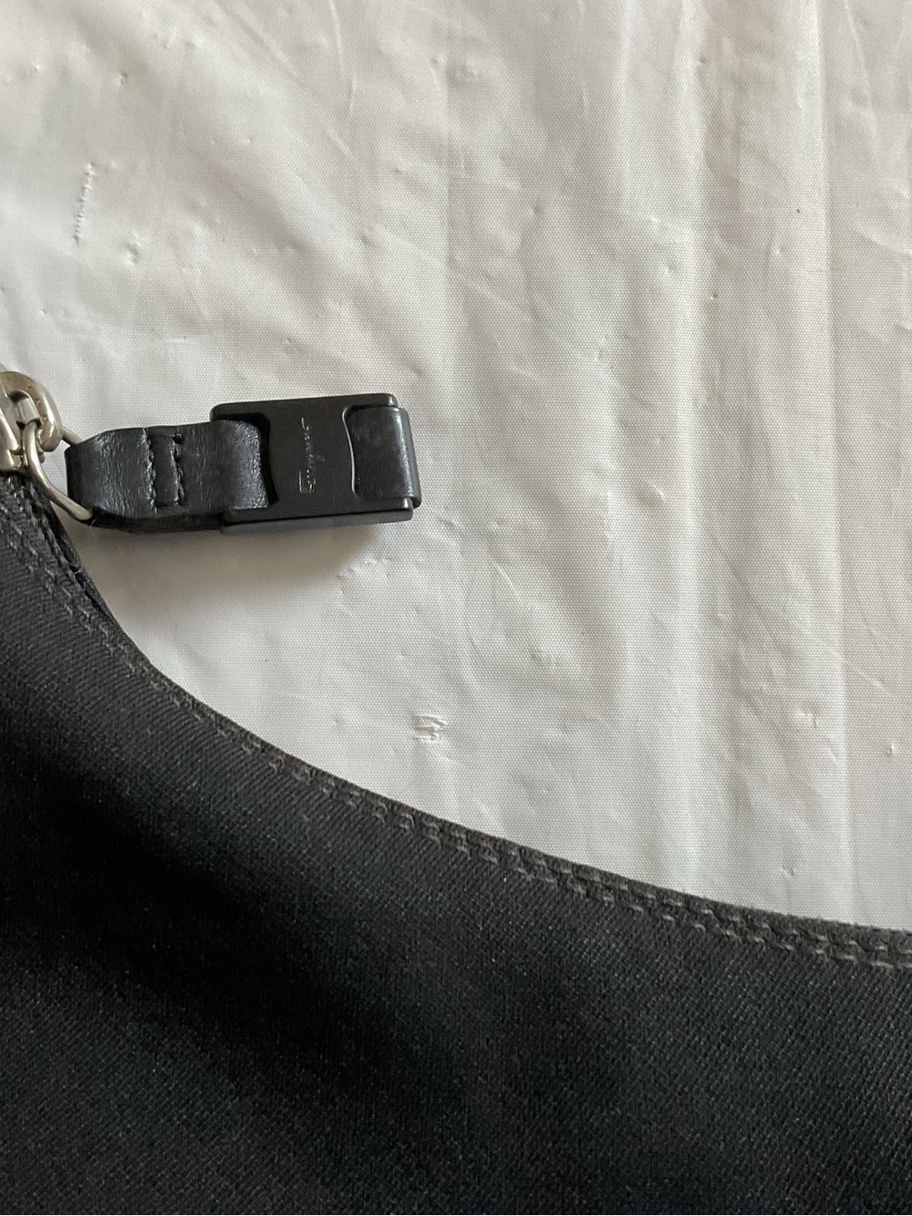 Salvatore Ferragamo VARA Black Canvas Chain Link Vintage Shoulder Bag - Picture 8 of 12